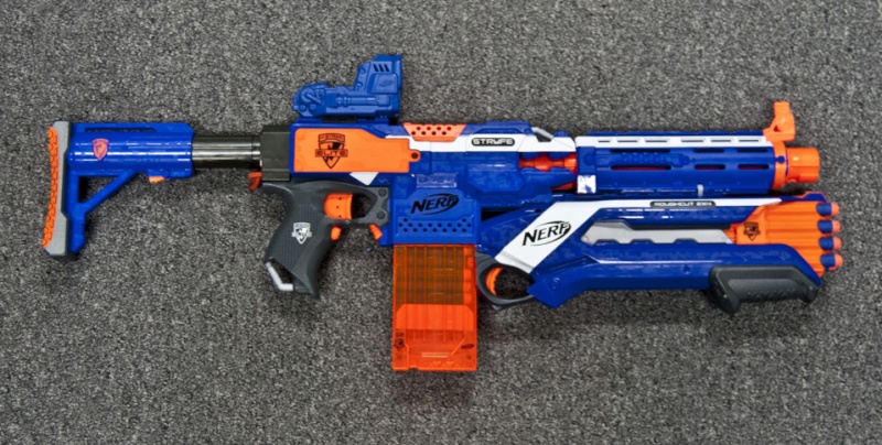 Nerf stryfe hot sale with retaliator attachments